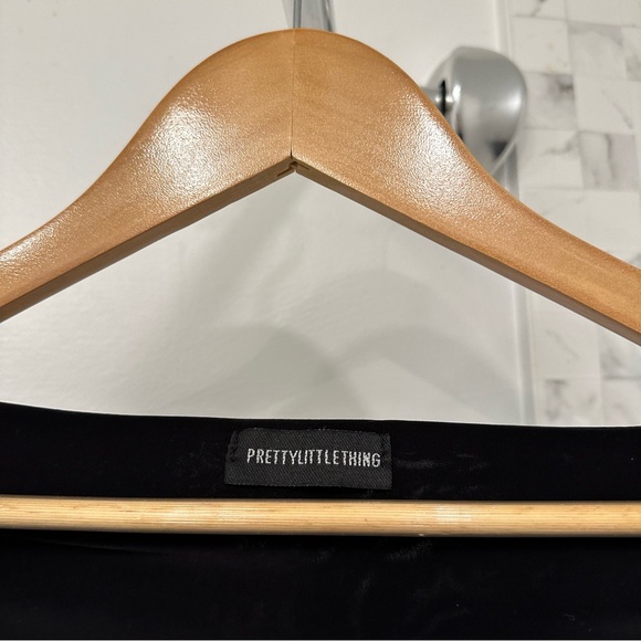 Pretty Little Thing Black Long Sleeve Crop Top Size US 2 - Picture 6 of 9